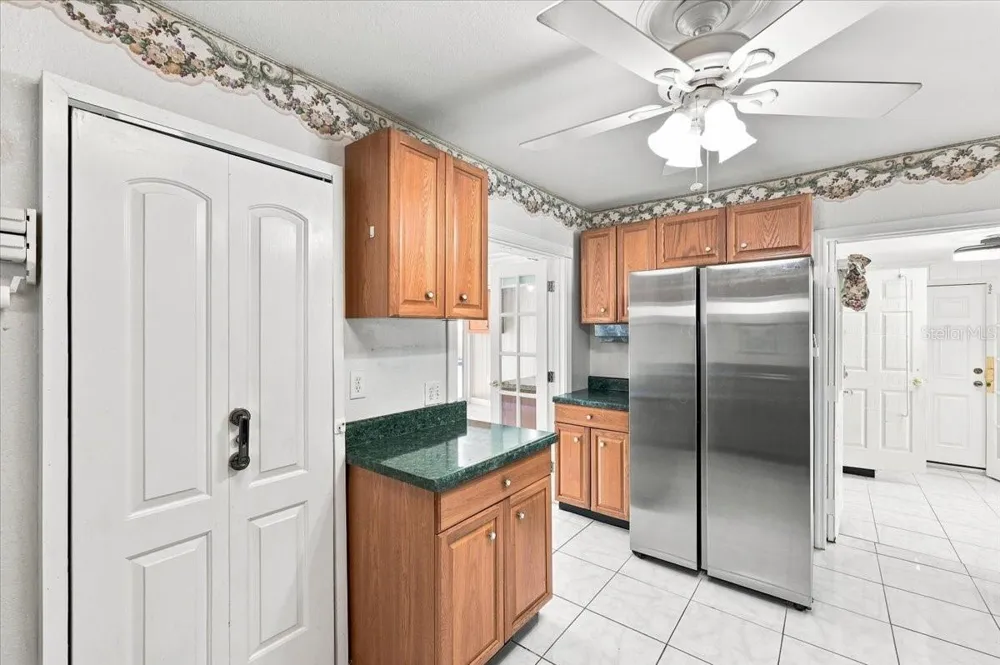 122 W COLLINS STREET Lakeland, FL 33805
