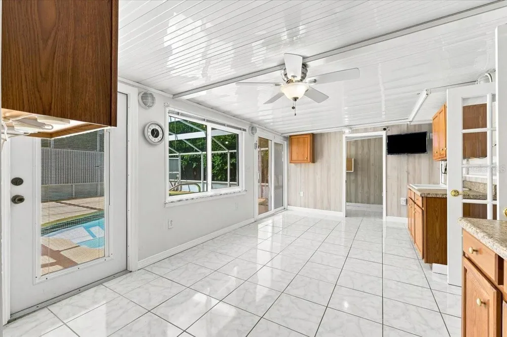 122 W COLLINS STREET Lakeland, FL 33805