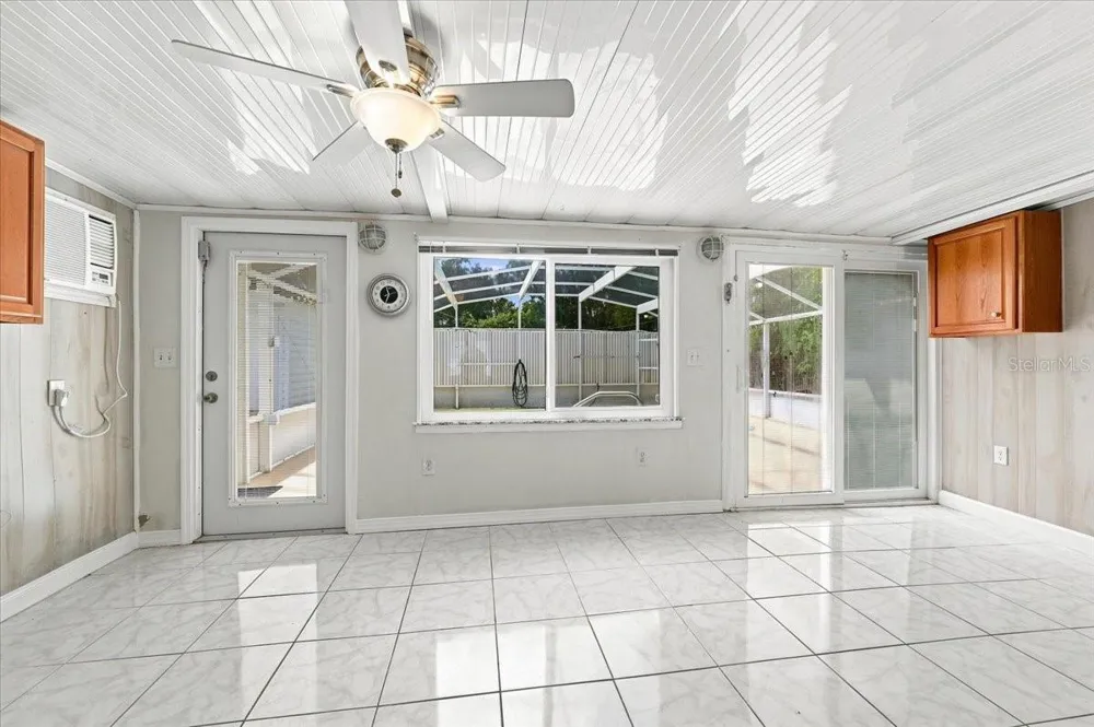 122 W COLLINS STREET Lakeland, FL 33805
