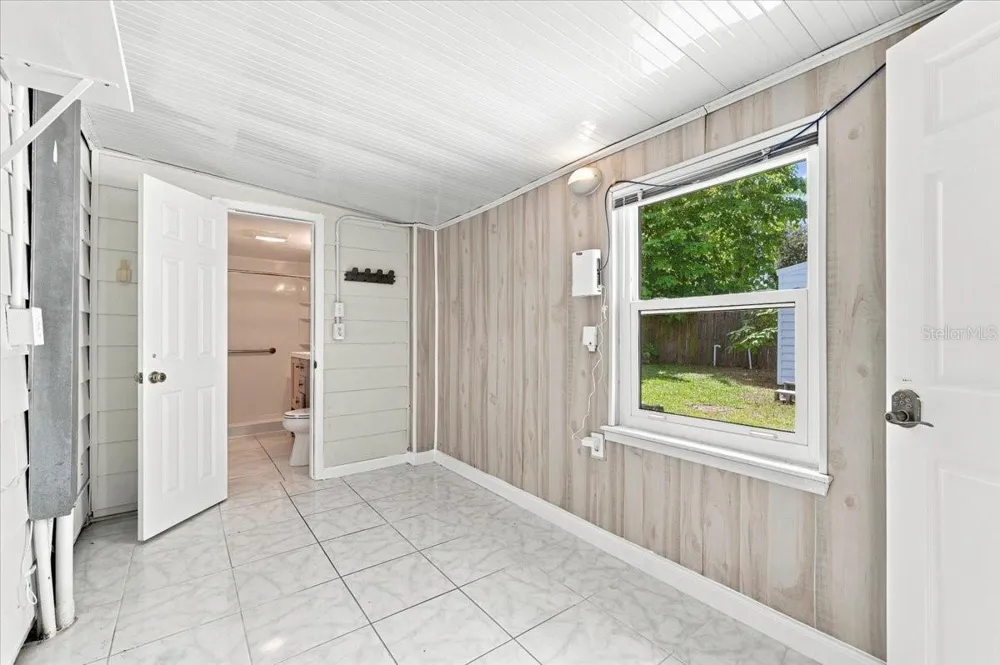 122 W COLLINS STREET Lakeland, FL 33805