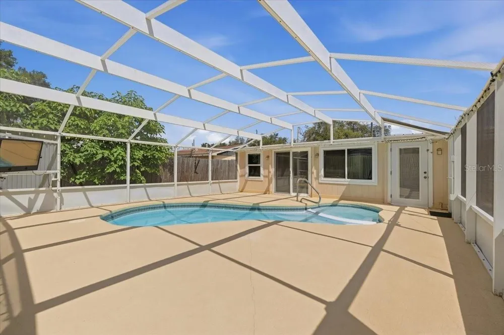 122 W COLLINS STREET Lakeland, FL 33805
