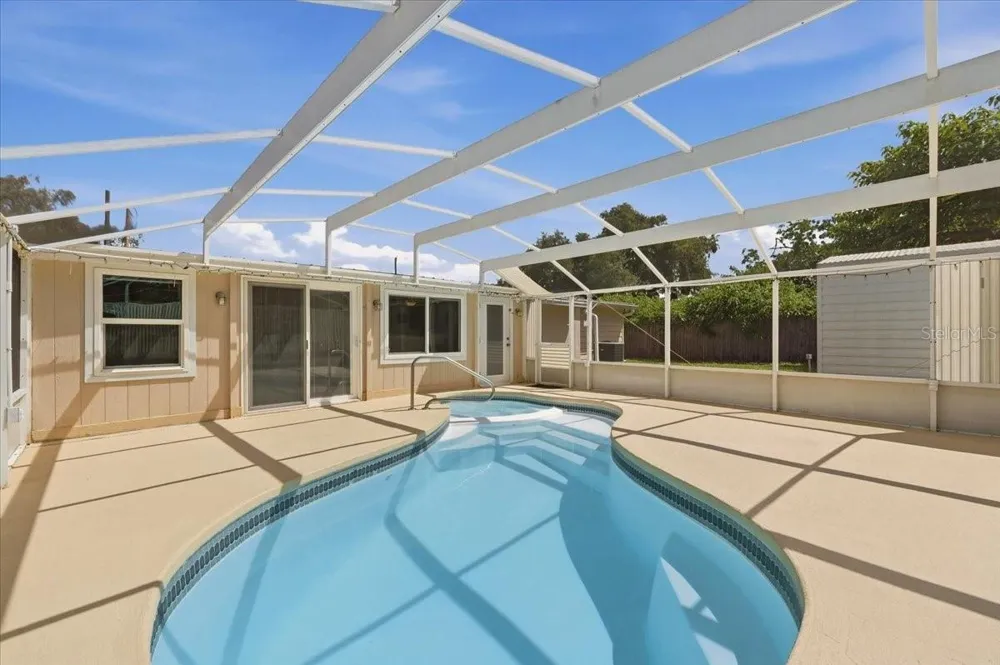 122 W COLLINS STREET Lakeland, FL 33805