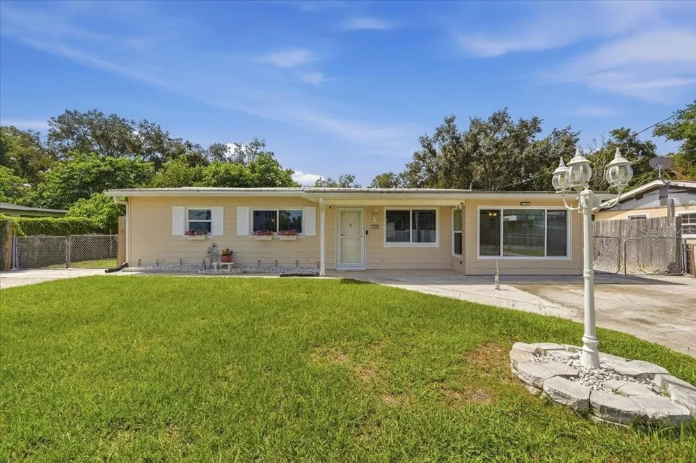122 W COLLINS STREET Lakeland, FL 33805