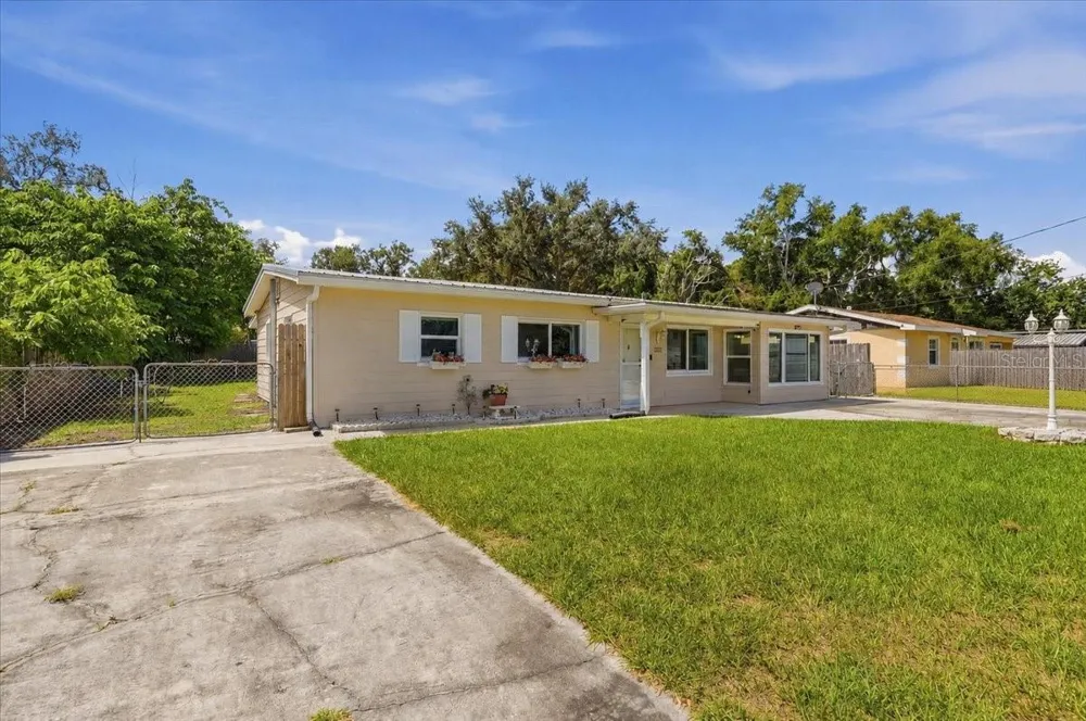 122 W COLLINS STREET Lakeland, FL 33805