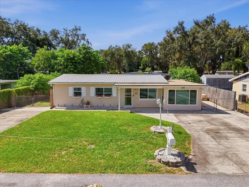 122 W COLLINS STREET Lakeland, FL 33805