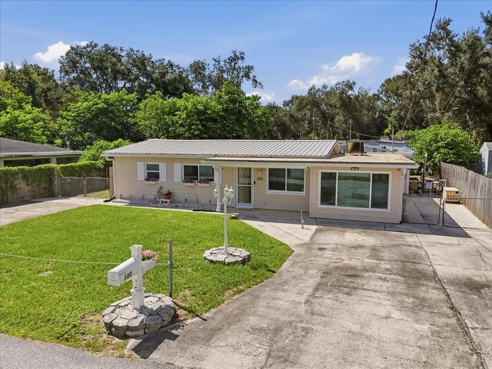 122 W COLLINS STREET Lakeland, FL 33805