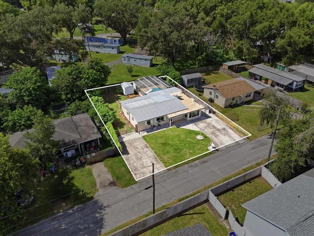 122 W COLLINS STREET Lakeland, FL 33805