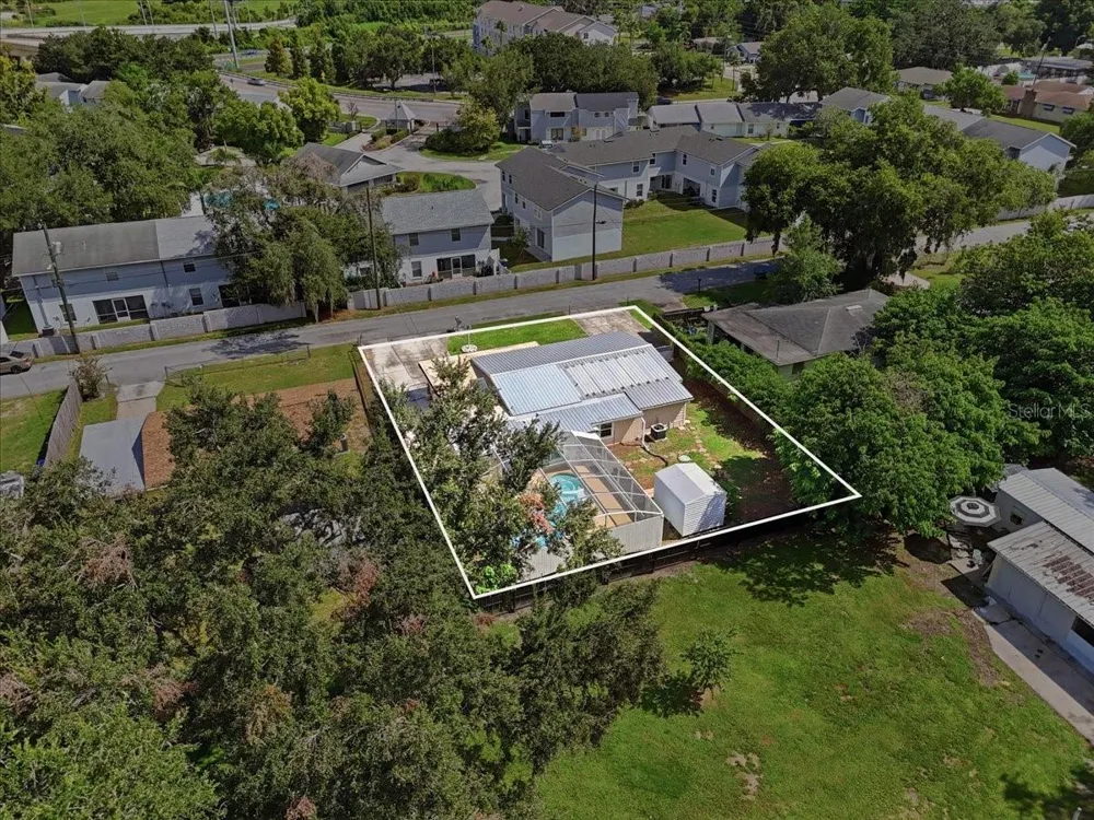 122 W COLLINS STREET Lakeland, FL 33805