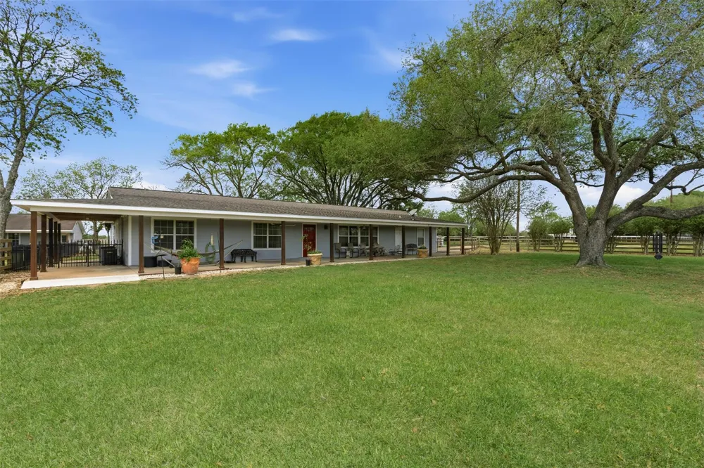 36455 Joe Loggins Road Hempstead, TX 77445