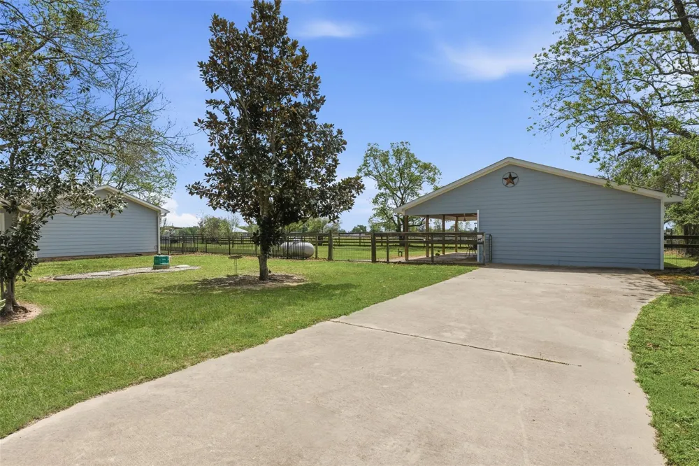 36455 Joe Loggins Road Hempstead, TX 77445