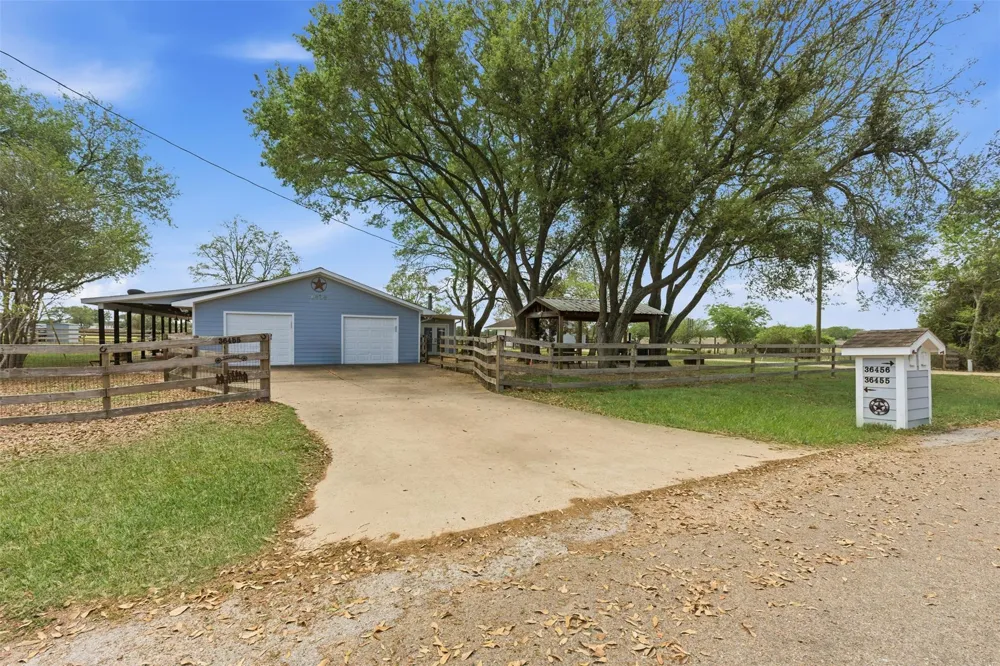 36455 Joe Loggins Road Hempstead, TX 77445