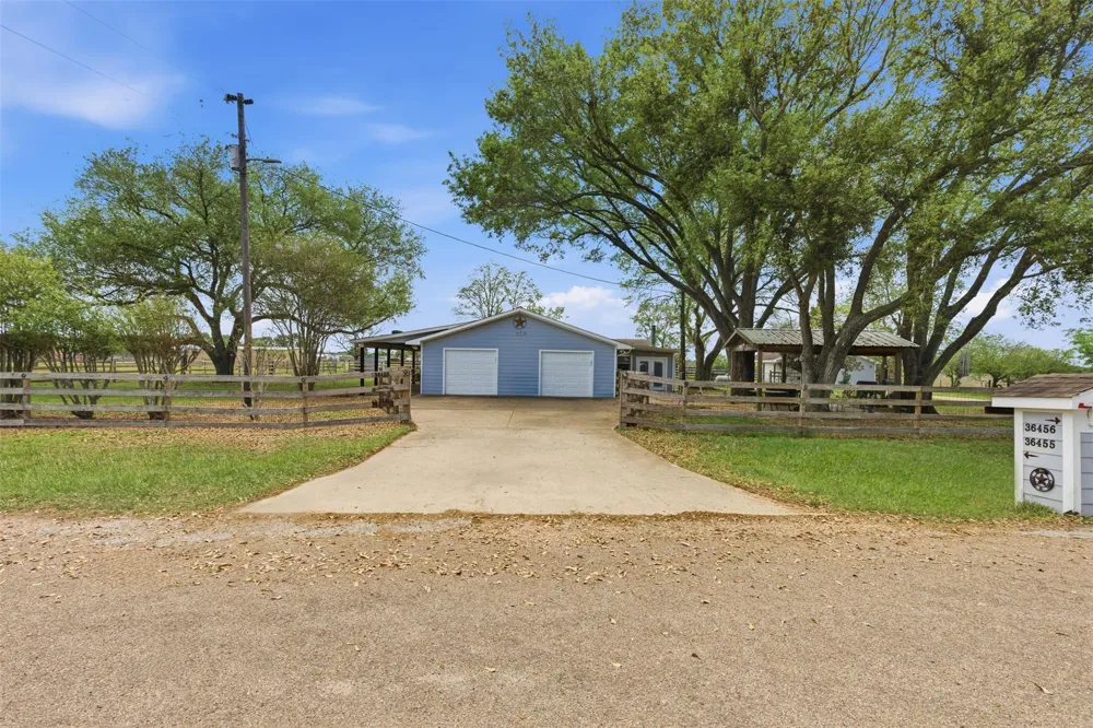 36455 Joe Loggins Road Hempstead, TX 77445