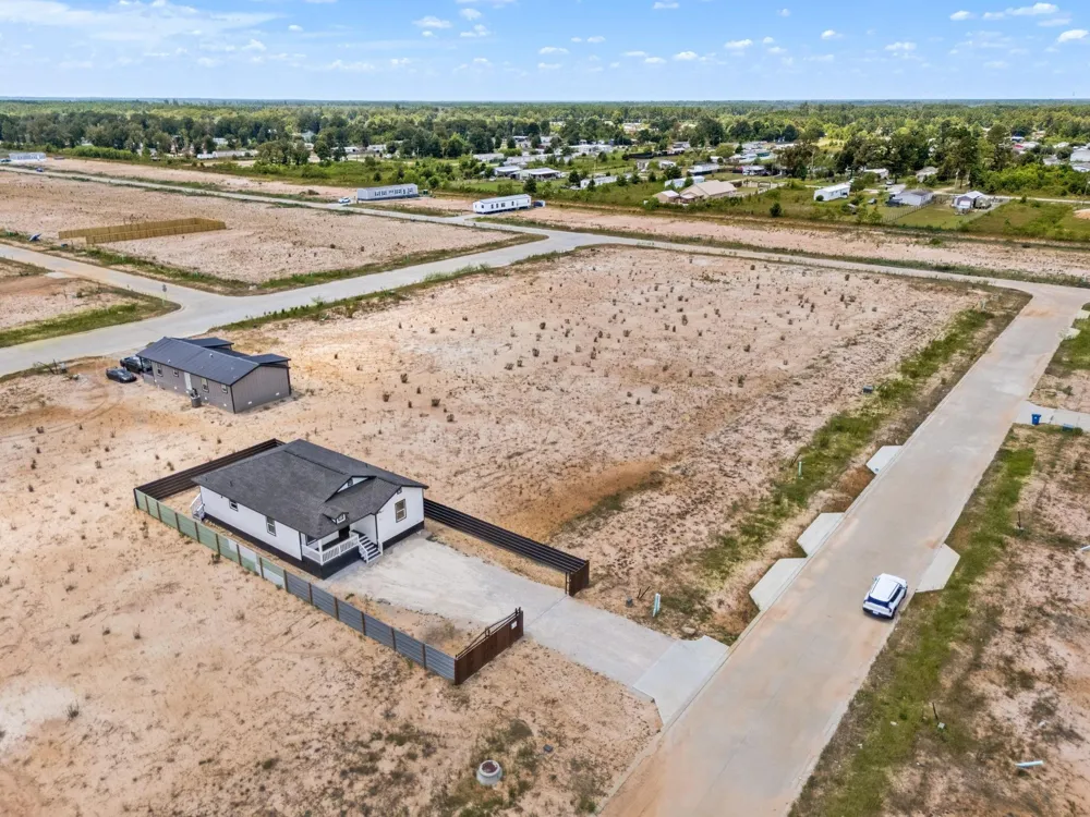 87 Road 592004 Cleveland, TX 77327