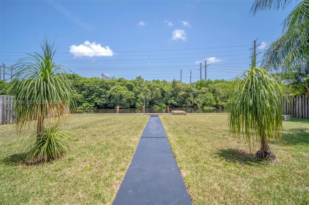 4448 SW 37th Ave Dania Beach, FL 33312