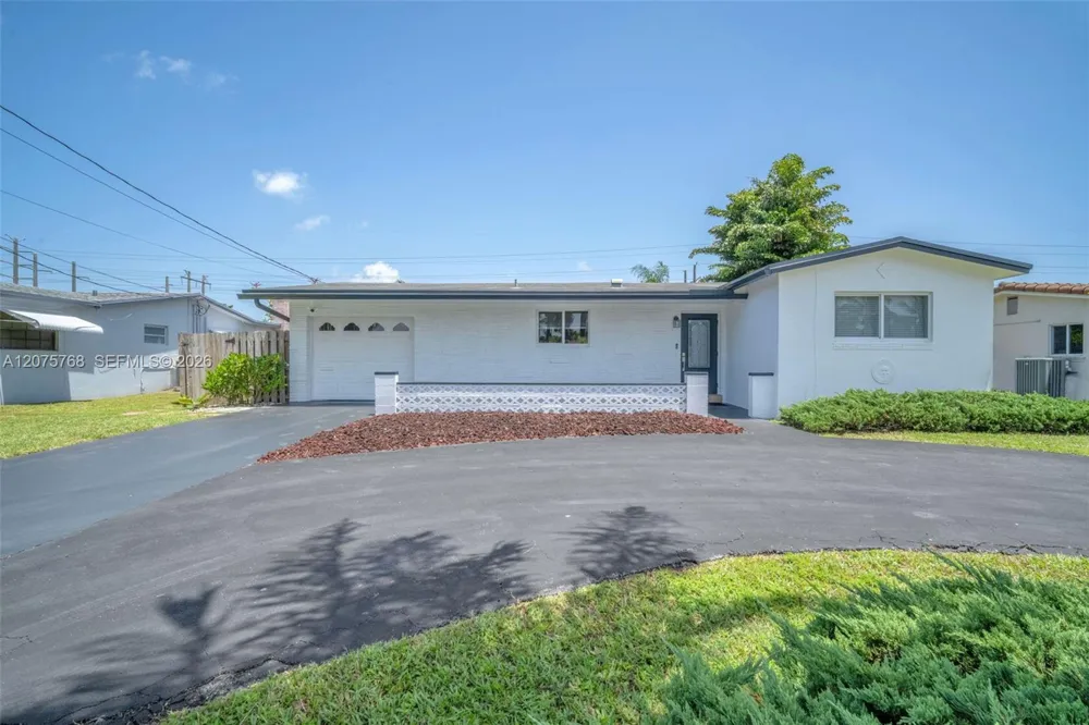 4448 SW 37th Ave Dania Beach, FL 33312