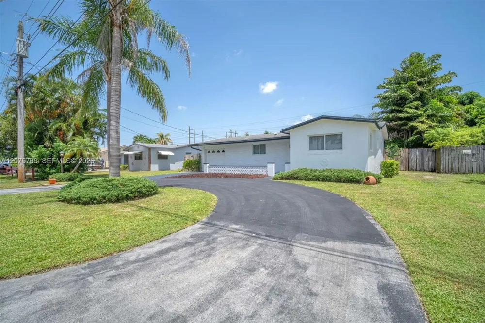 4448 SW 37th Ave Dania Beach, FL 33312