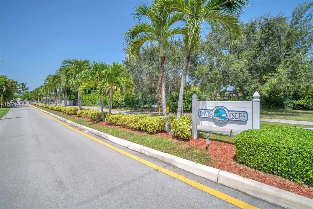 4448 SW 37th Ave Dania Beach, FL 33312