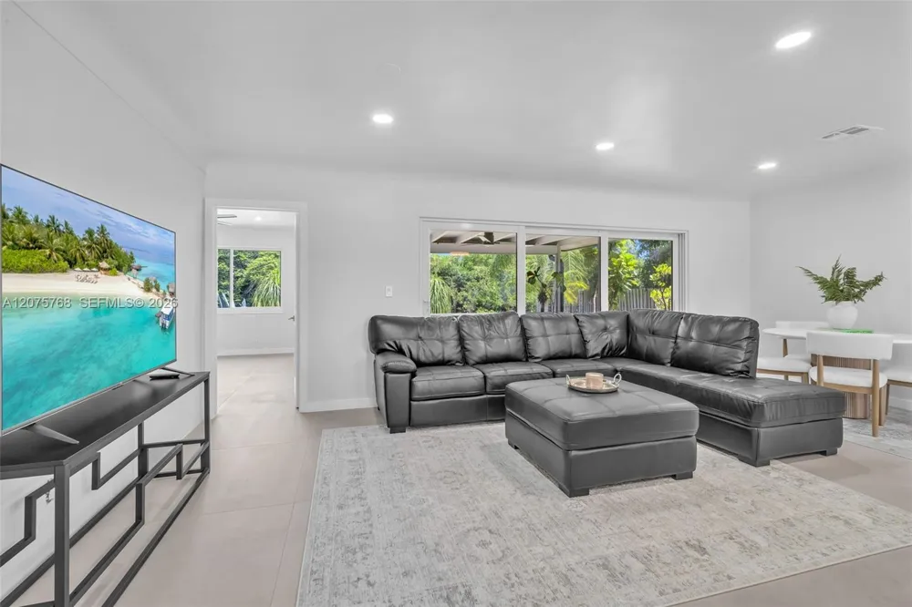 4448 SW 37th Ave Dania Beach, FL 33312