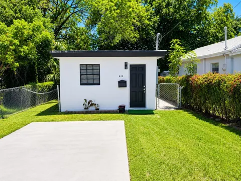 802 NW 3rd Ter