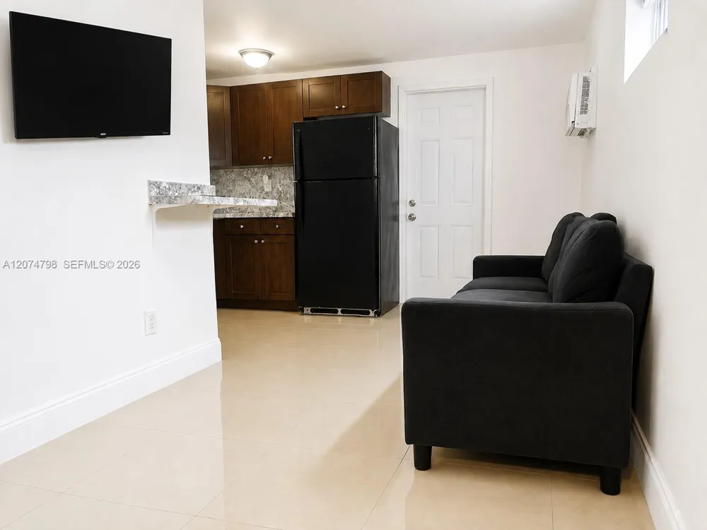 802 NW 3rd Ter Hallandale Beach, FL 33009