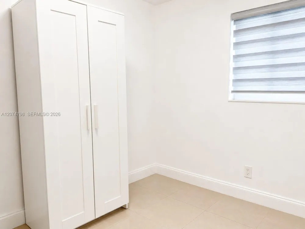802 NW 3rd Ter Hallandale Beach, FL 33009