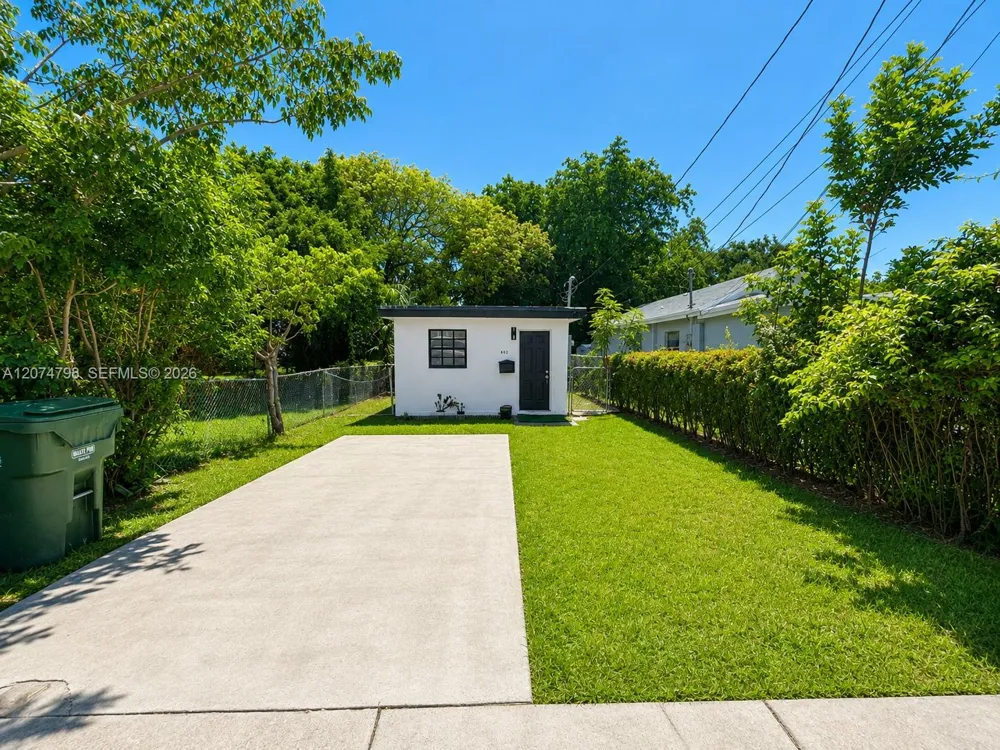 802 NW 3rd Ter Hallandale Beach, FL 33009