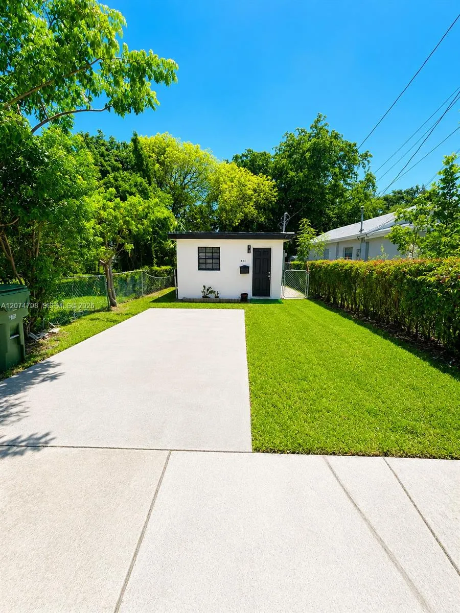 802 NW 3rd Ter Hallandale Beach, FL 33009