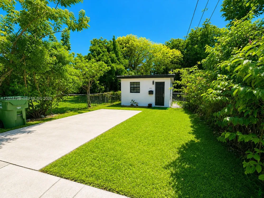 802 NW 3rd Ter Hallandale Beach, FL 33009