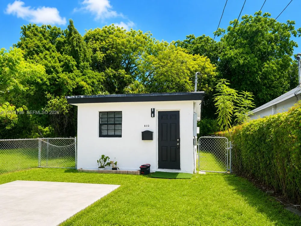 802 NW 3rd Ter Hallandale Beach, FL 33009
