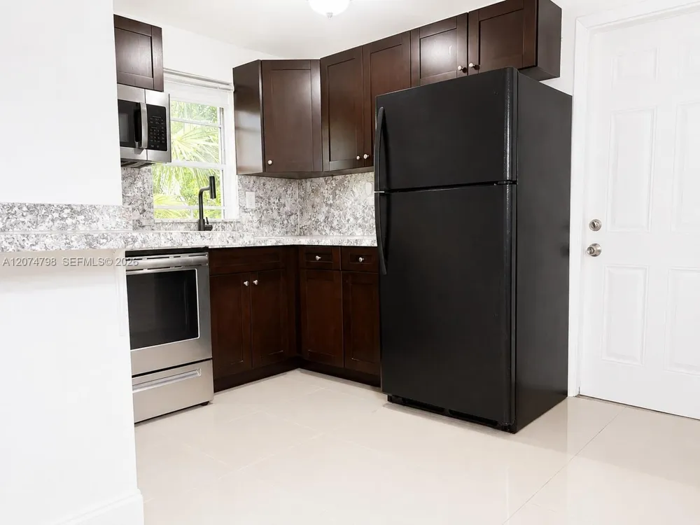 802 NW 3rd Ter Hallandale Beach, FL 33009