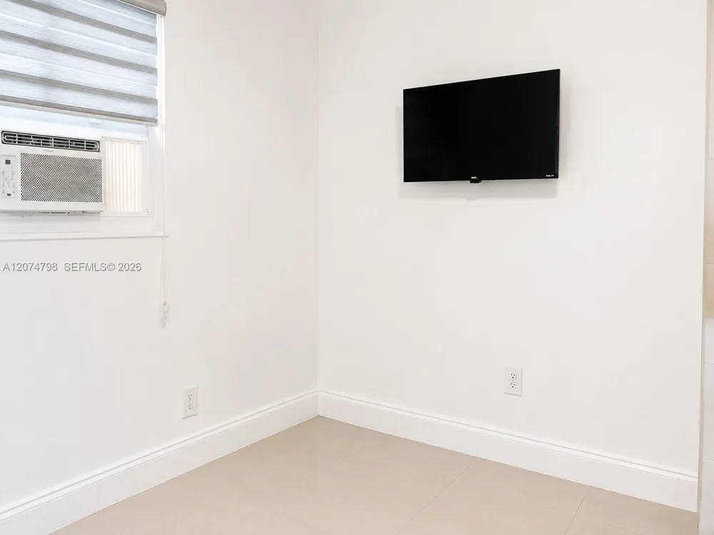 802 NW 3rd Ter Hallandale Beach, FL 33009