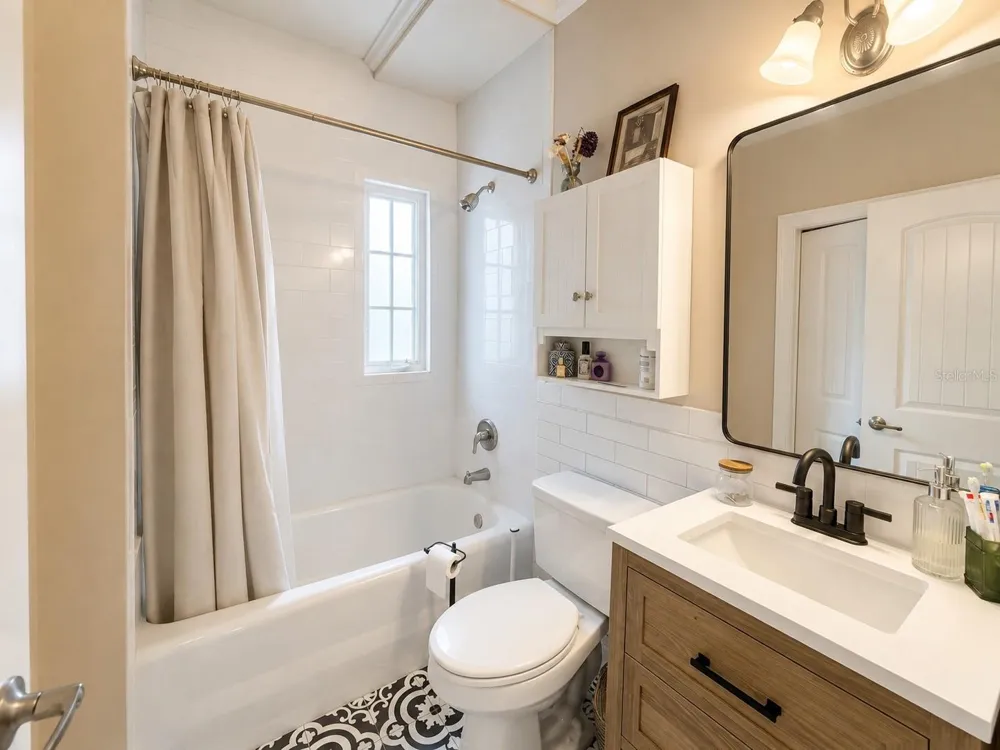 2117 W DEKLE AVENUE #H2 Tampa, FL 33606