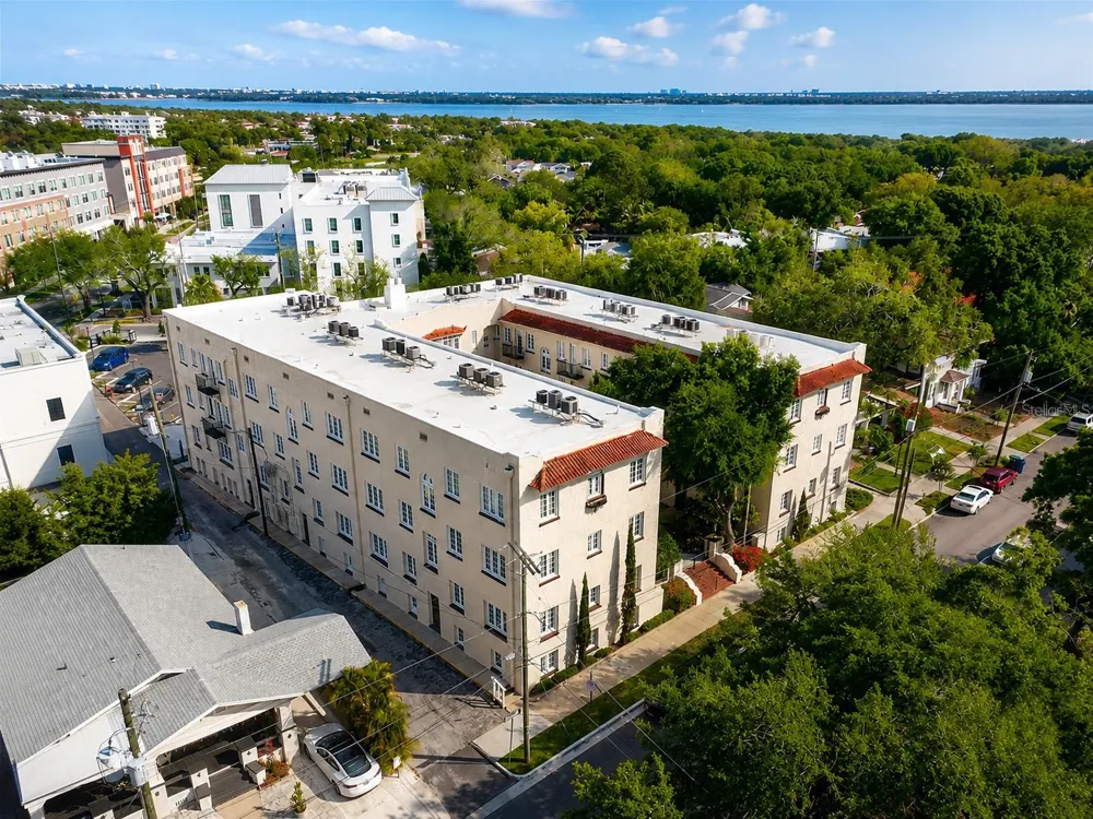 2117 W DEKLE AVENUE #H2 Tampa, FL 33606
