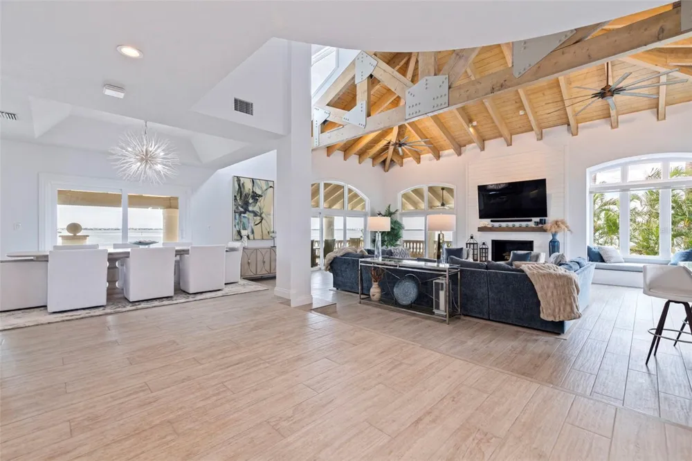 101 9TH STREET E Tierra Verde, FL 33715