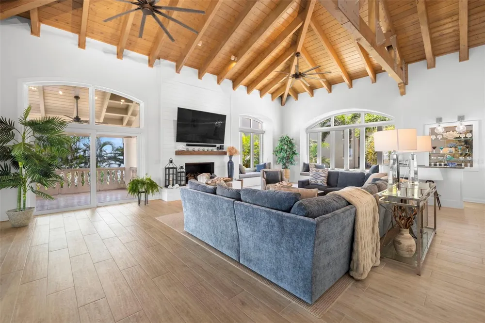 101 9TH STREET E Tierra Verde, FL 33715