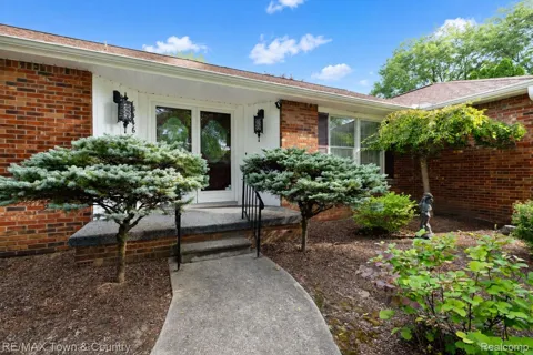 5446 Fernwood Drive