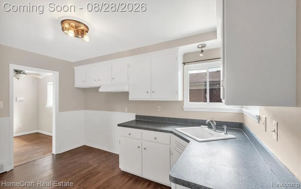 9987 BRADY Redford Charter Township, MI 48239