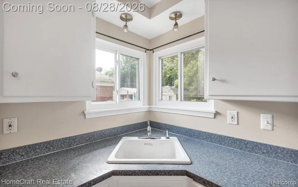9987 BRADY Redford Charter Township, MI 48239