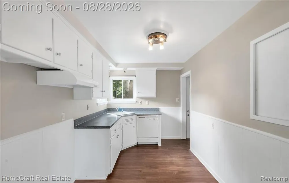 9987 BRADY Redford Charter Township, MI 48239