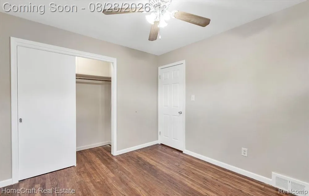 9987 BRADY Redford Charter Township, MI 48239