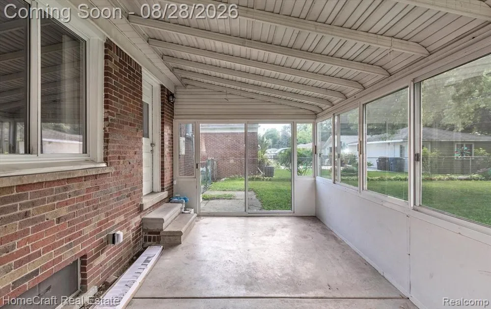9987 BRADY Redford Charter Township, MI 48239