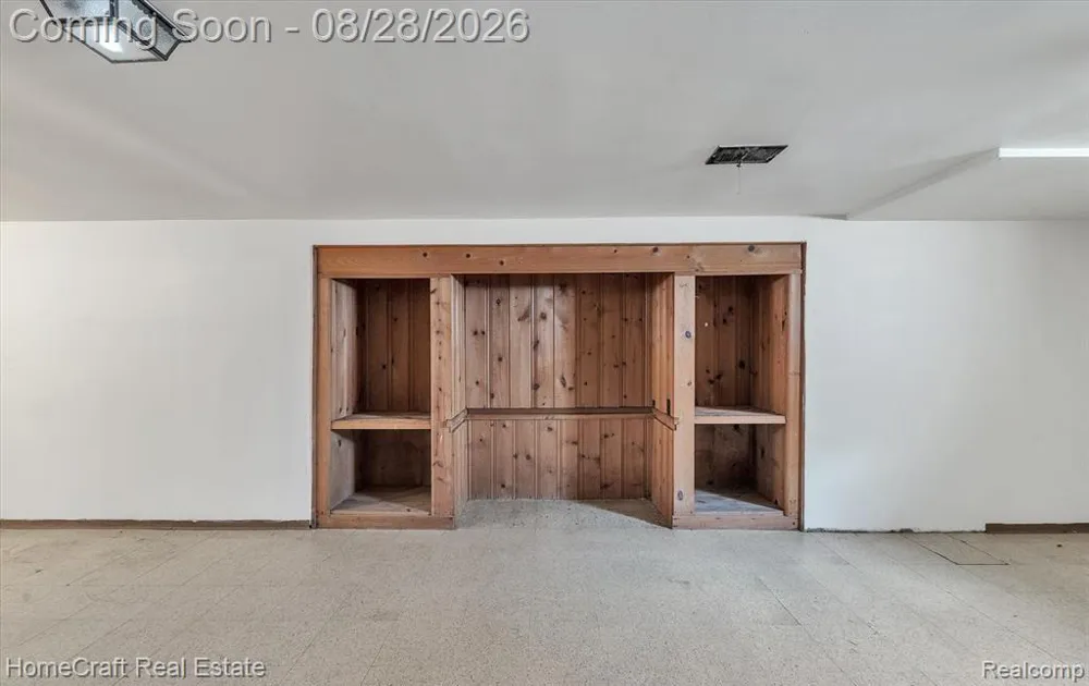 9987 BRADY Redford Charter Township, MI 48239