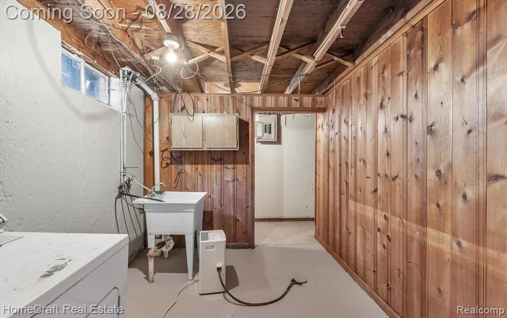 9987 BRADY Redford Charter Township, MI 48239