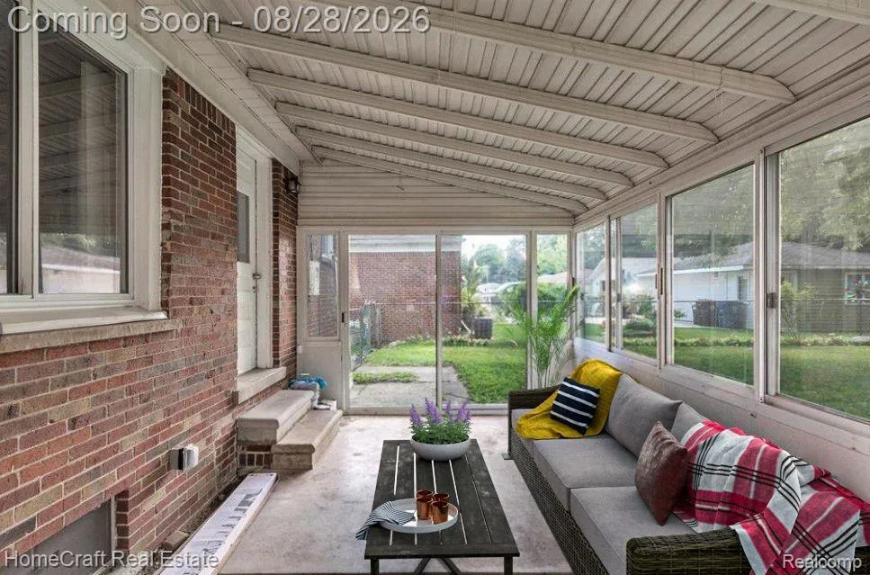 9987 BRADY Redford Charter Township, MI 48239