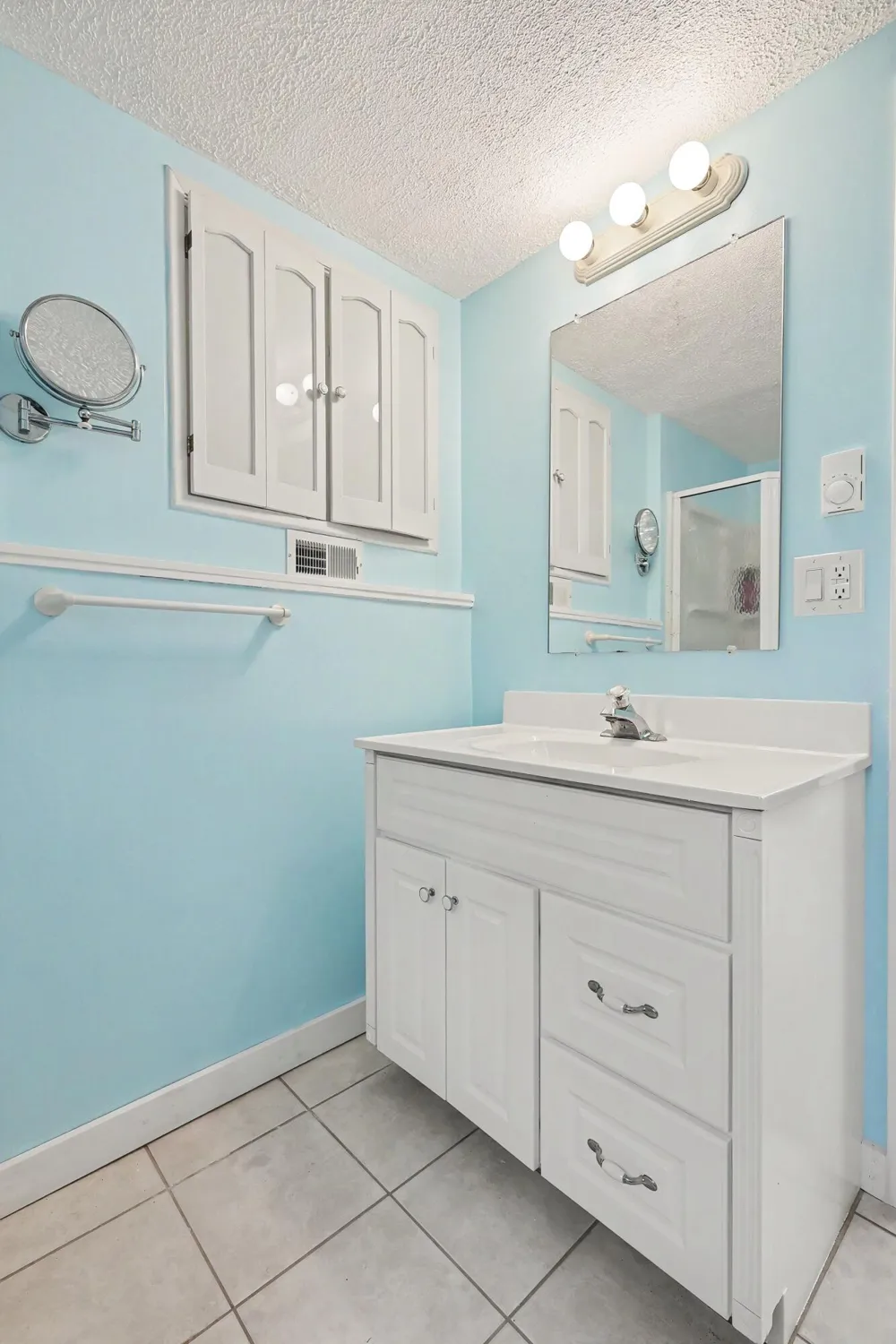 318 Kenway Drive Delta Charter Township, MI 48917