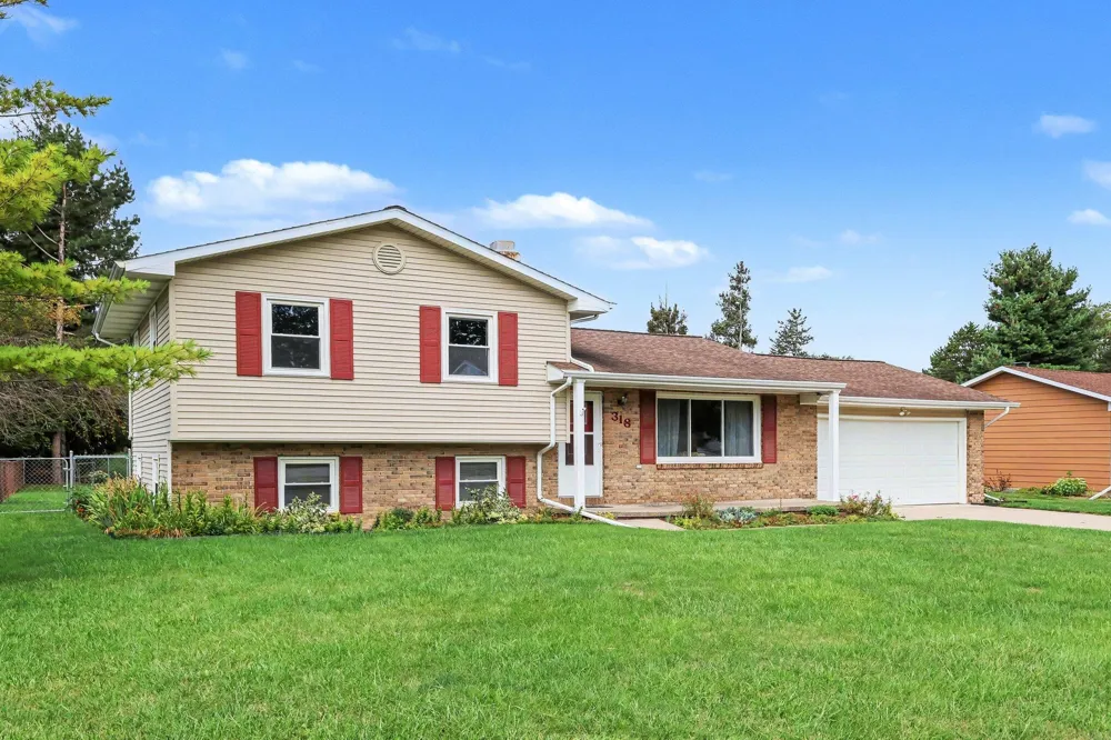 318 Kenway Drive Delta Charter Township, MI 48917