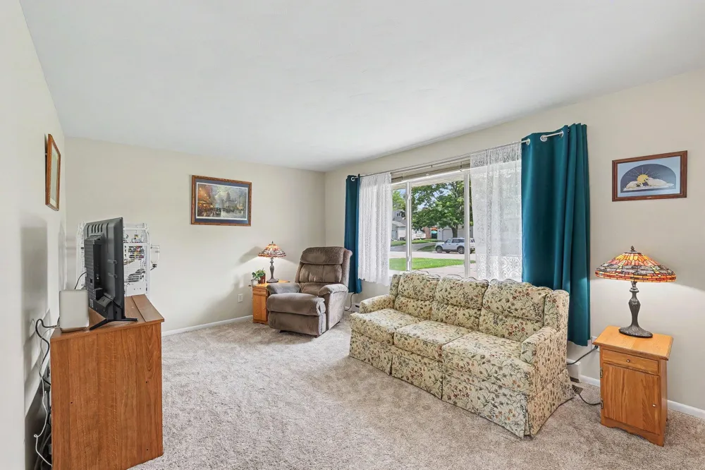 318 Kenway Drive Delta Charter Township, MI 48917