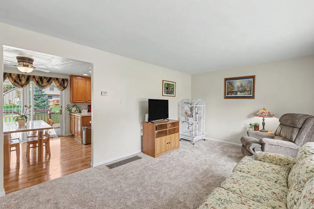 318 Kenway Drive Delta Charter Township, MI 48917