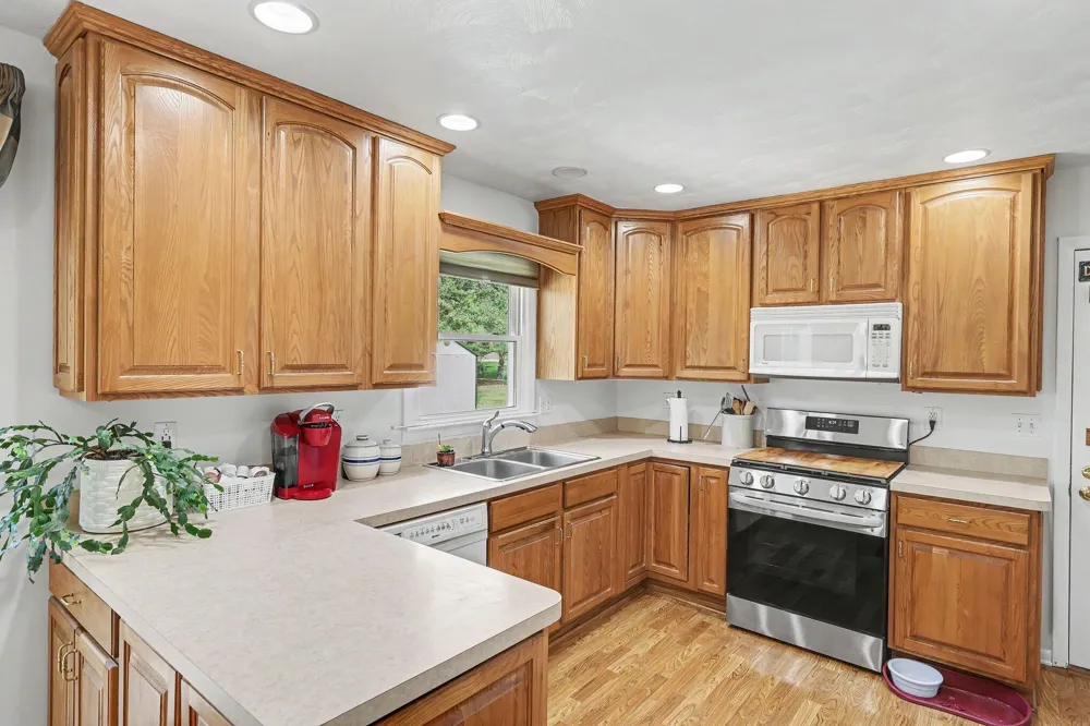 318 Kenway Drive Delta Charter Township, MI 48917