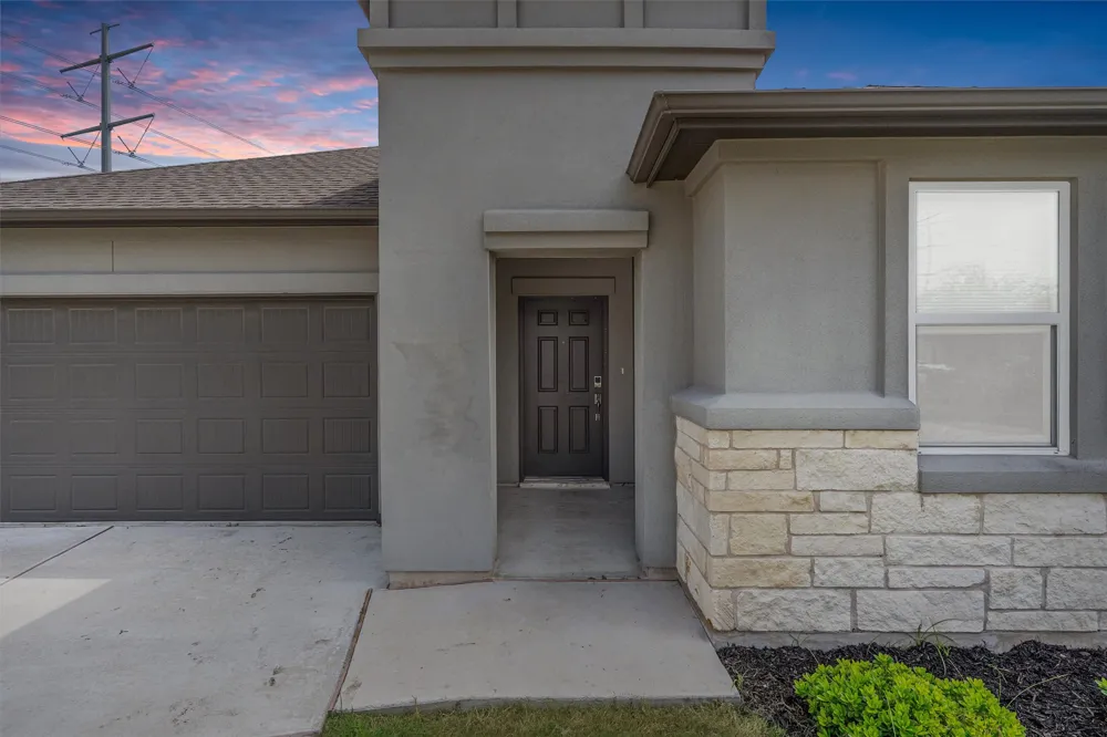 104 Stinchcomb Road Hutto, TX 78634